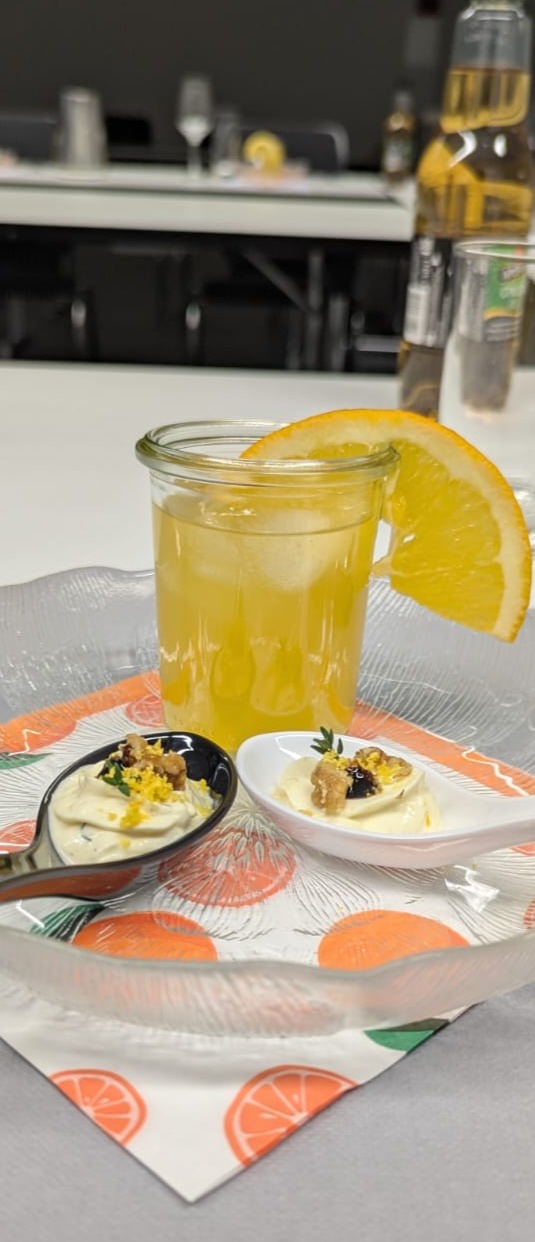 Fruchtiger Aperitif mit Orange und Ginger Ale