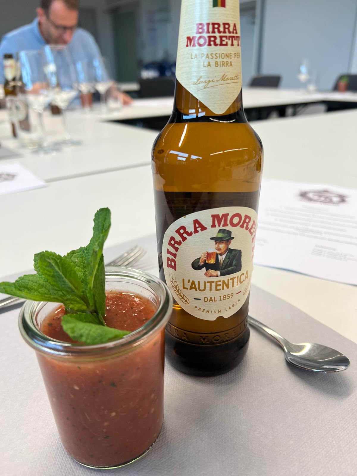 Tomaten-Wassermelonen-Gazpacho im Glas
