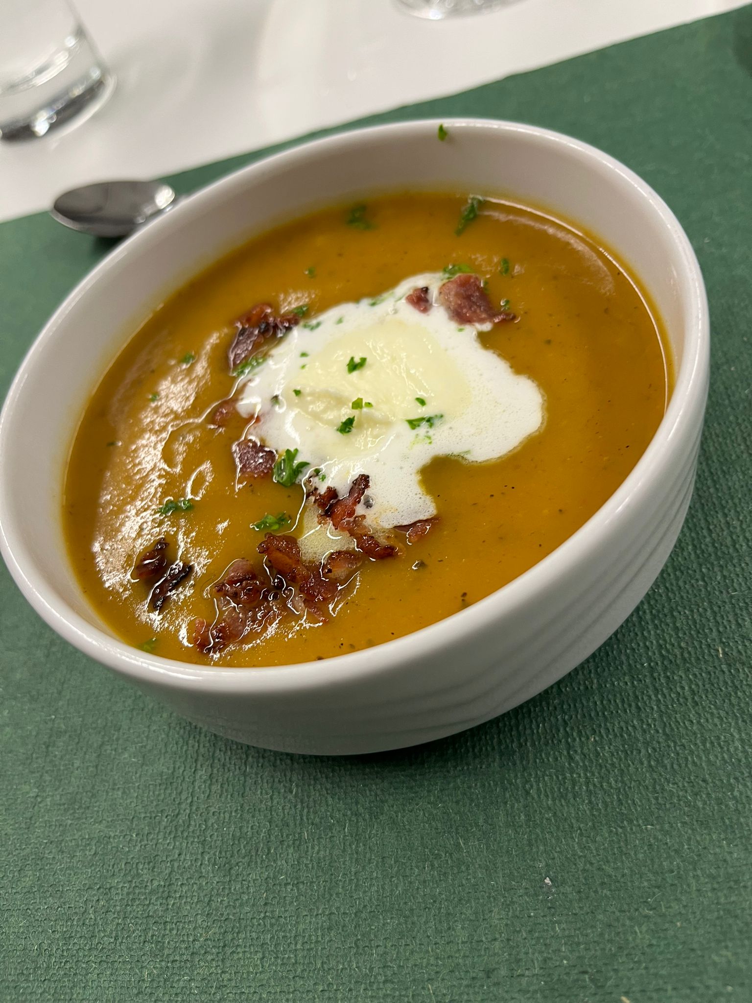 Ahrtaler Steckrüben-Kartoffelsuppe mit Speck