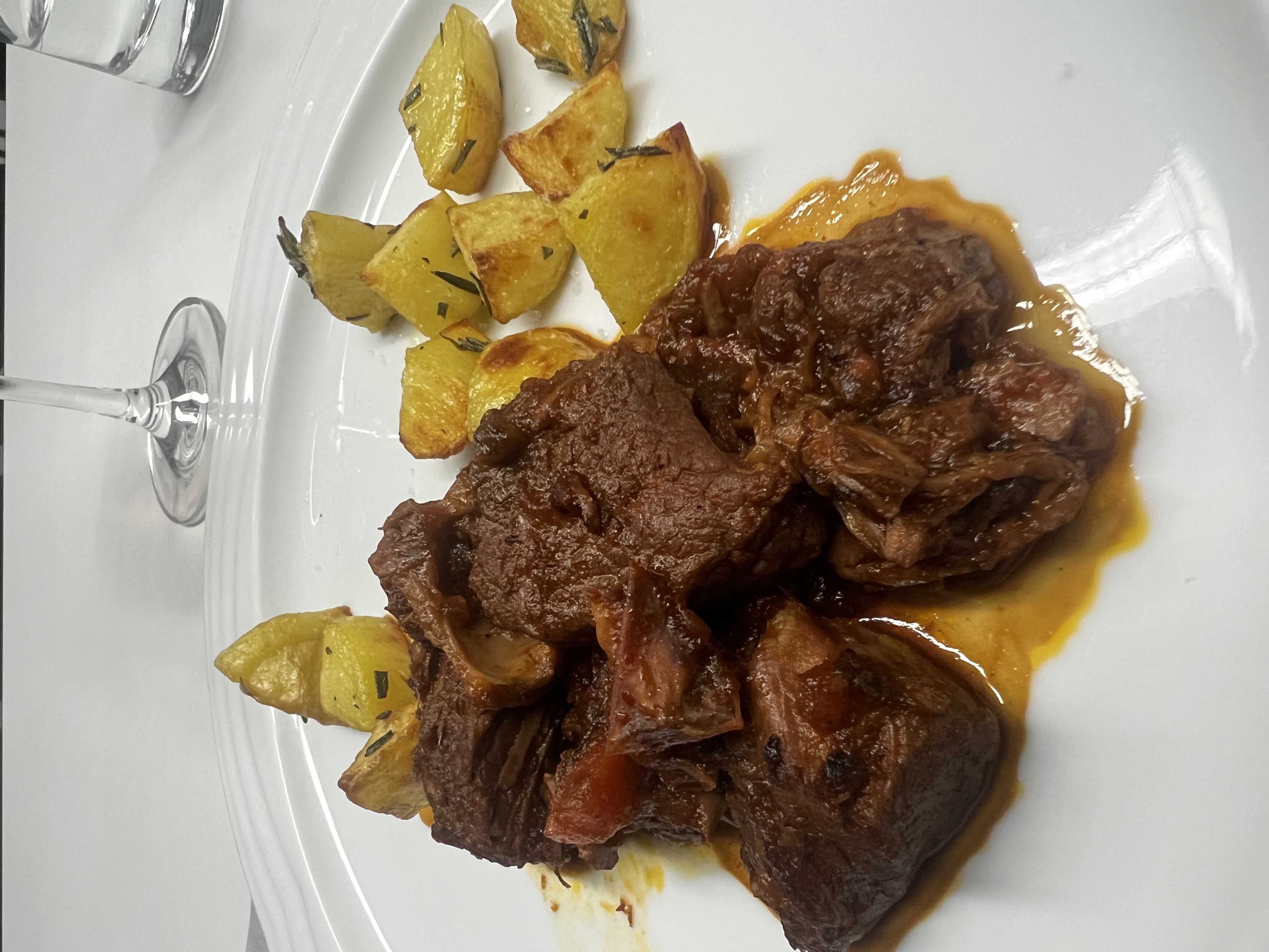 Lammschmorbraten, Gemüse, Bratkartoffeln