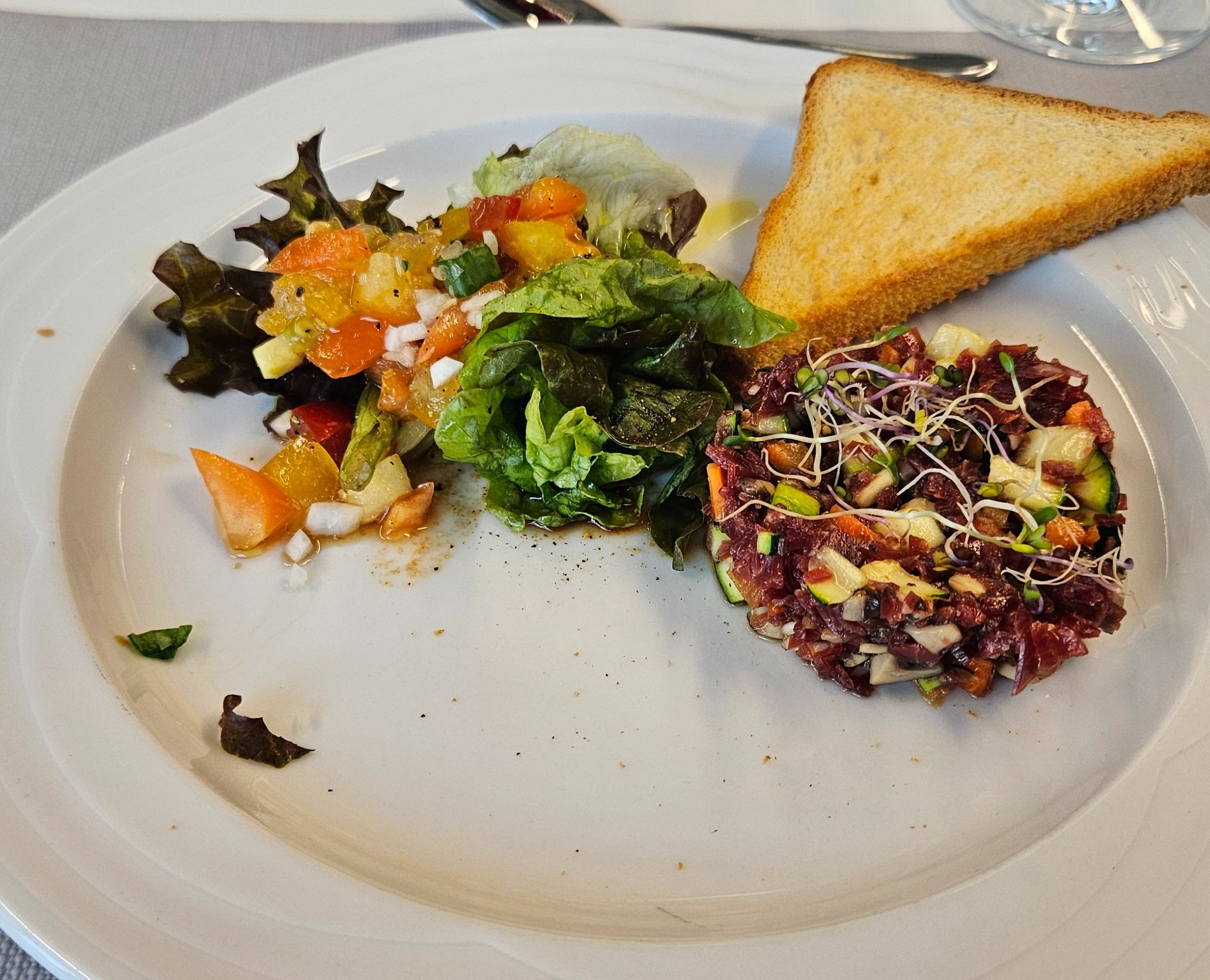 Bündnerfleisch-Tartar mit Salat