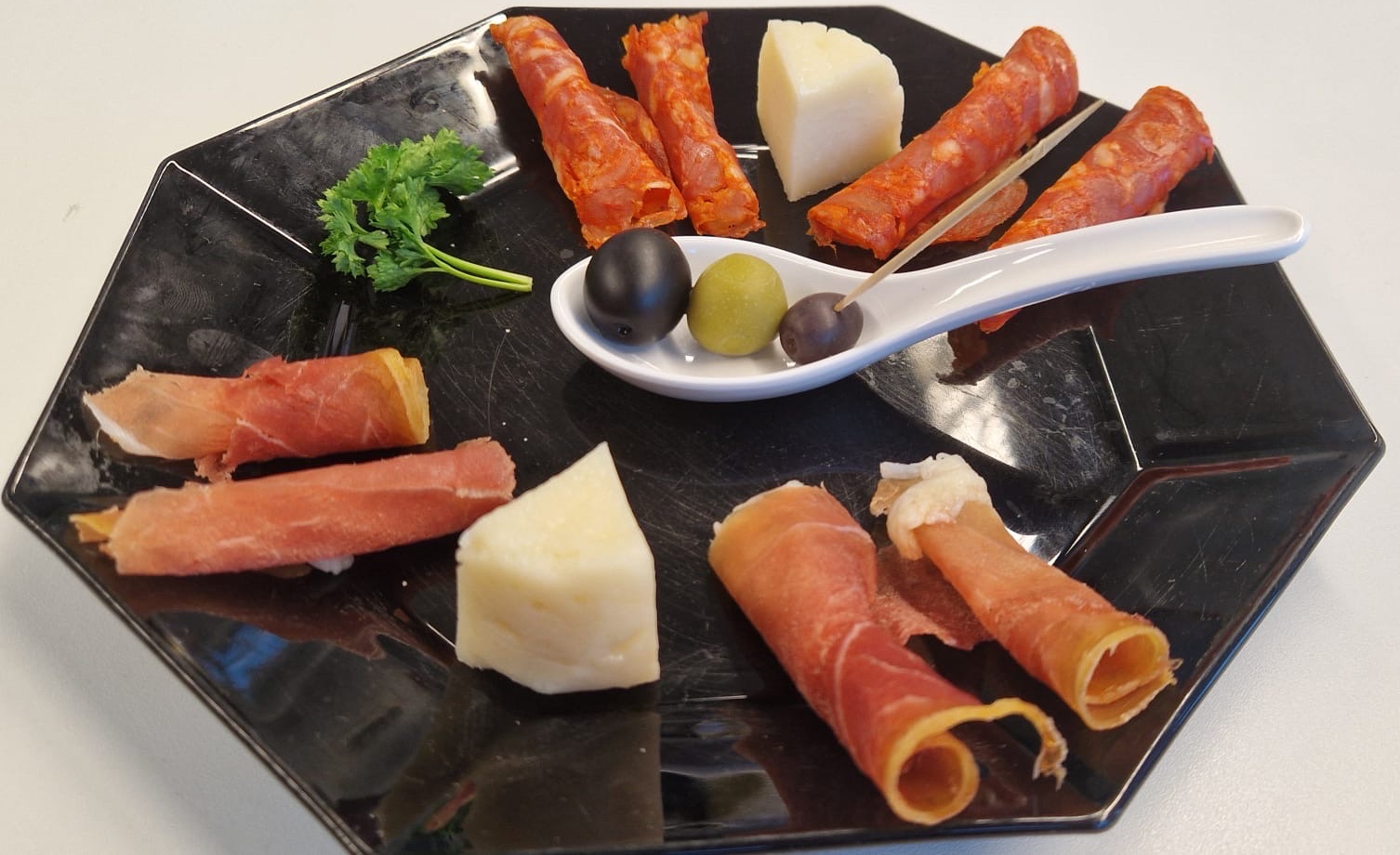Presunto cru, Salame, Quejo Curada Ovelha e Cabra